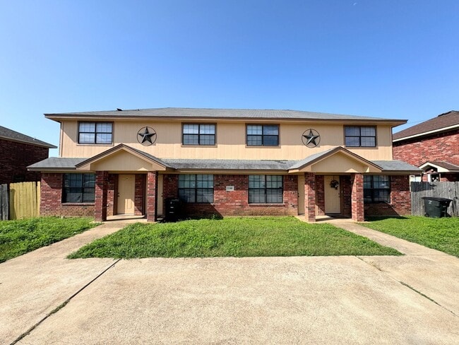 Building Photo - 1100 Lansberry Ct