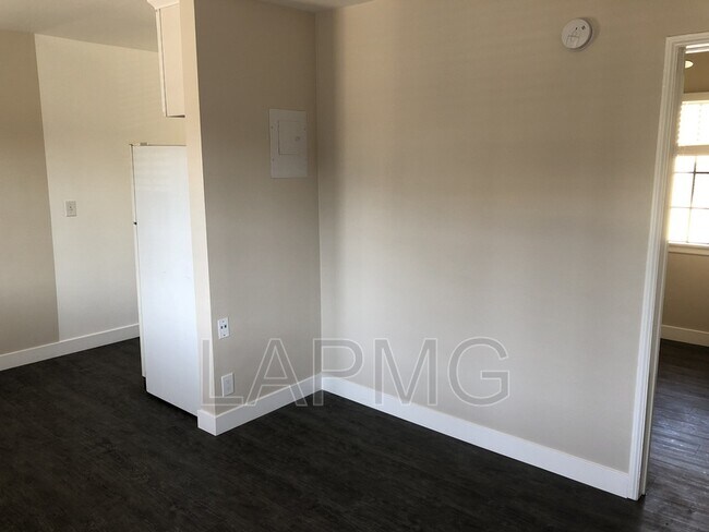 Foto del edificio - 108 N Kenwood St
