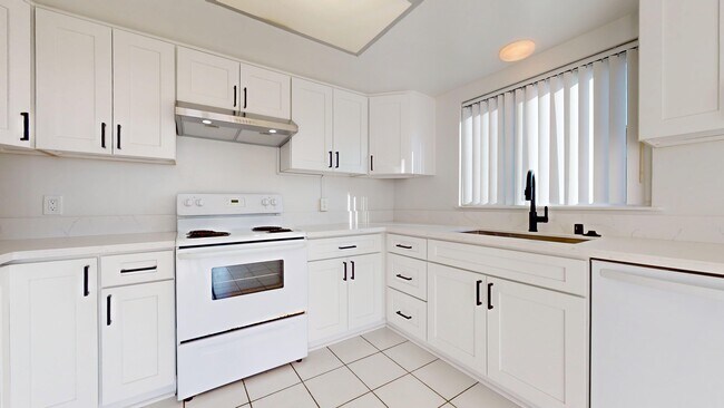 Foto del edificio - 1100 Monterey Blvd