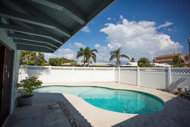 Building Photo - 17002 Dolphin Dr