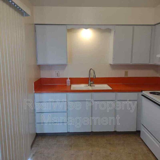 3050 NE Johnson St Unit 4, Roseburg, OR 97470 Condo for Rent in