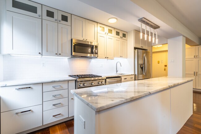 Kitchen - 135 E 54th St