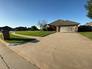 715 E Elder Ln