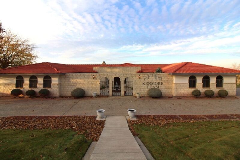 Primary Photo - 905 E Eastlake Dr