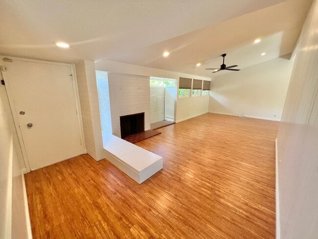 Building Photo - Spacious 3BR Single-Story Residence | Central Air, Fireplace, Private Backyard Retreat