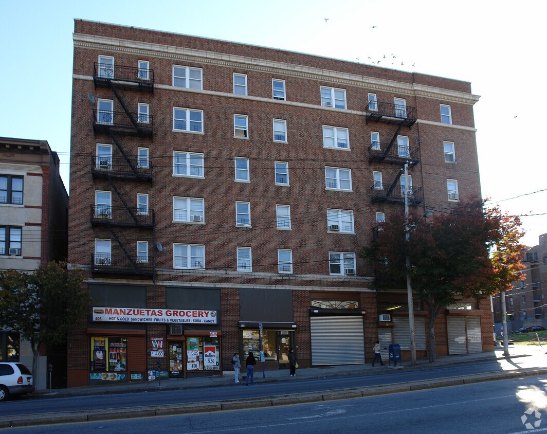 Foto del edificio - 406-414 Riverdale Ave