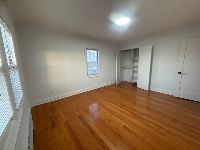 Foto del edificio - 260 Gainsborg Ave E