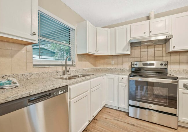 Building Photo - 1310 Celia Way