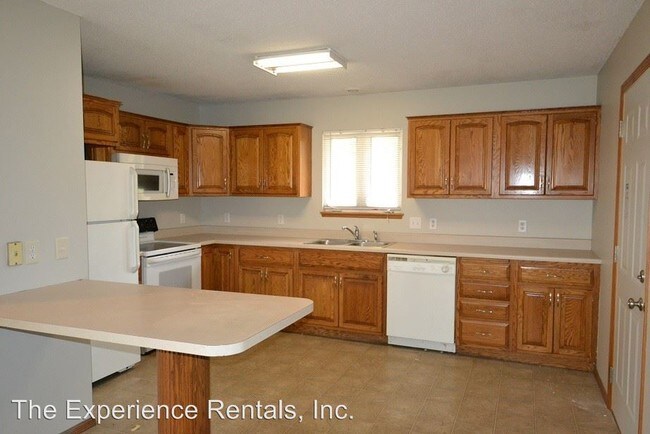 Building Photo - 1209 E Plum Creek Rd