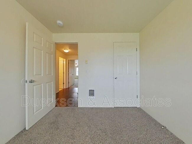 Building Photo - 2611 SW Pickford St