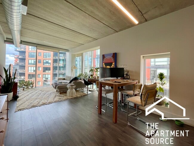 Photo - 1664 W Division St Apartment