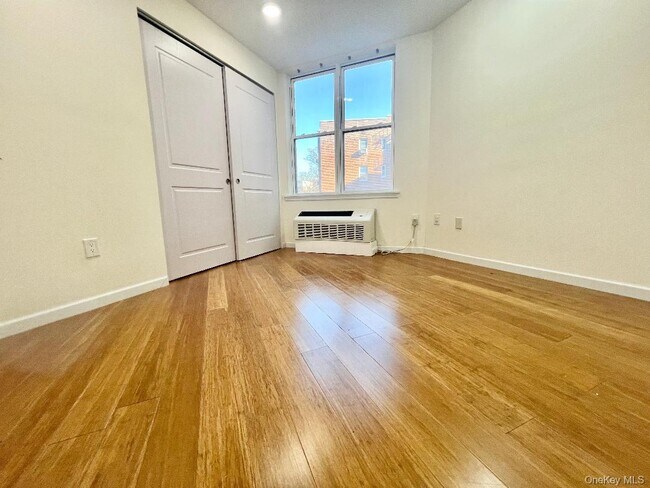 Foto del edificio - 55 S Middle Neck Rd