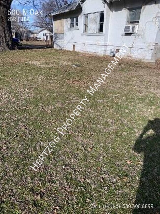 Foto del edificio - Large 2 Bedroom home on a corner lot - Gre...