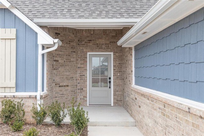 Building Photo - 4 Bedroom Home in Edmond with Storm Shelter and Bonus Room