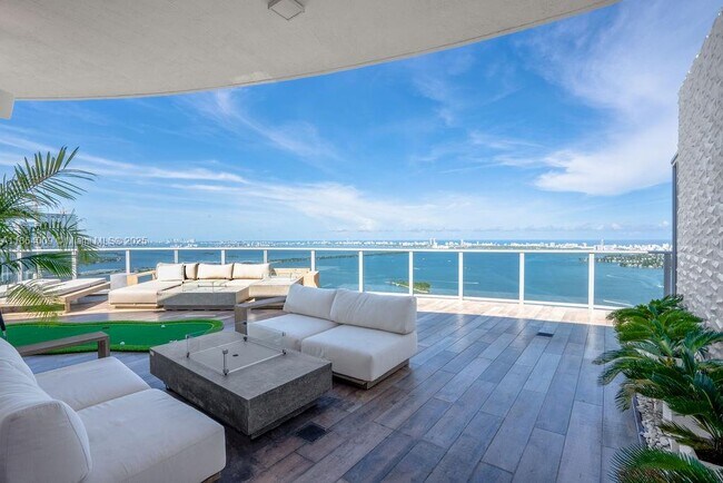 Foto del edificio - 488 NE 18th St