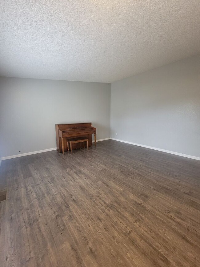 Foto del edificio - 3 Bedroom 2.5 Bath Corner Lot