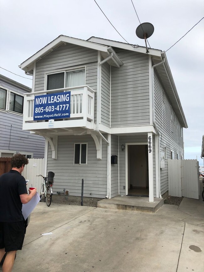 Building Photo - 6669 Del Playa Dr