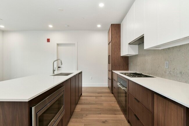 Building Photo - 566 Columbus Ave