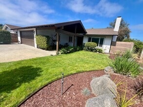 Building Photo - 706 Piedras Oro Calle