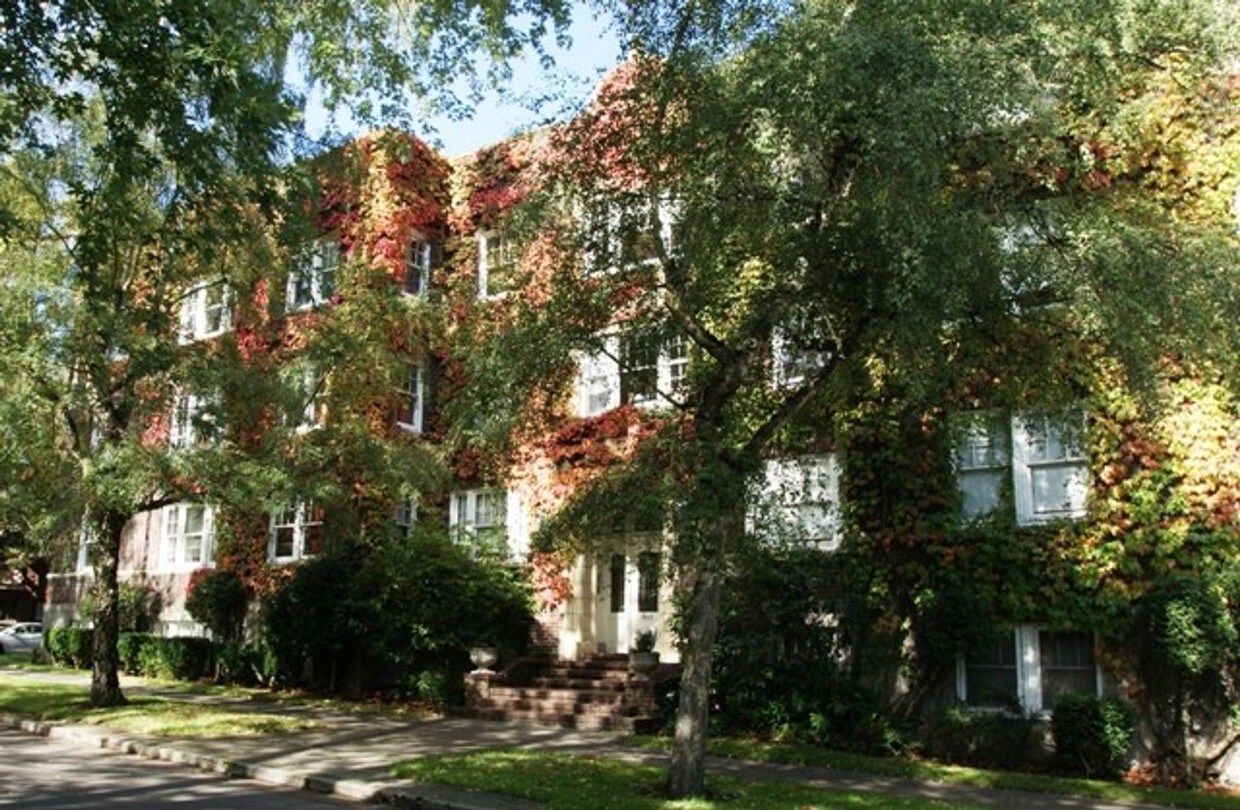 Foto principal - 1608 E Republican St