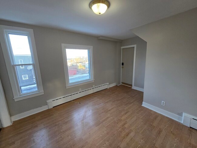 Building Photo - 274 Tower St