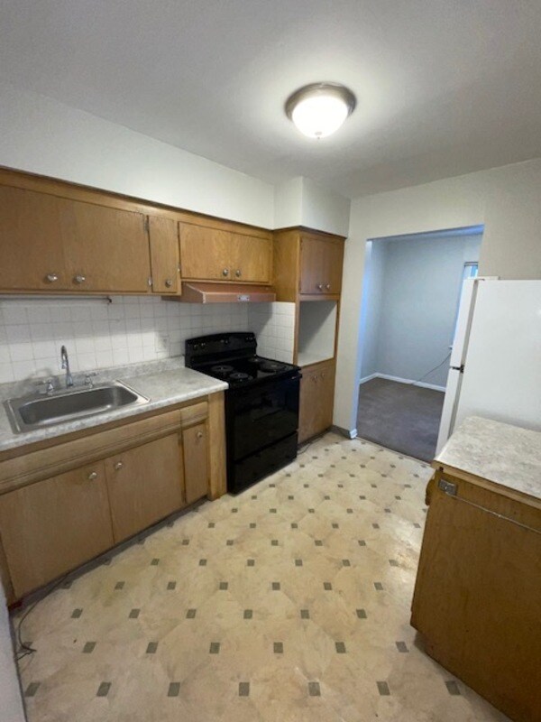 507 East End Ave, Calumet City, IL 60409 Condo for Rent in Calumet City, IL