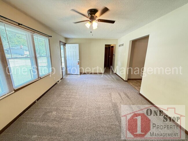 Foto del edificio - Cozy 3 Bedroom, 1 Bathroom, 1 car garage i...