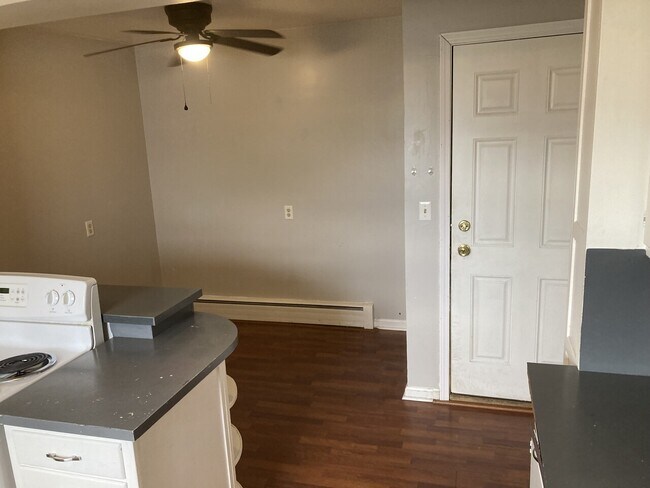 Foto del edificio - 749 N McElroy Rd