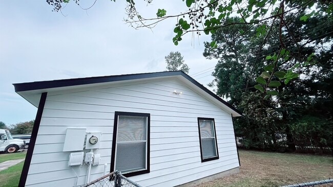 Building Photo - 9406 Alcala