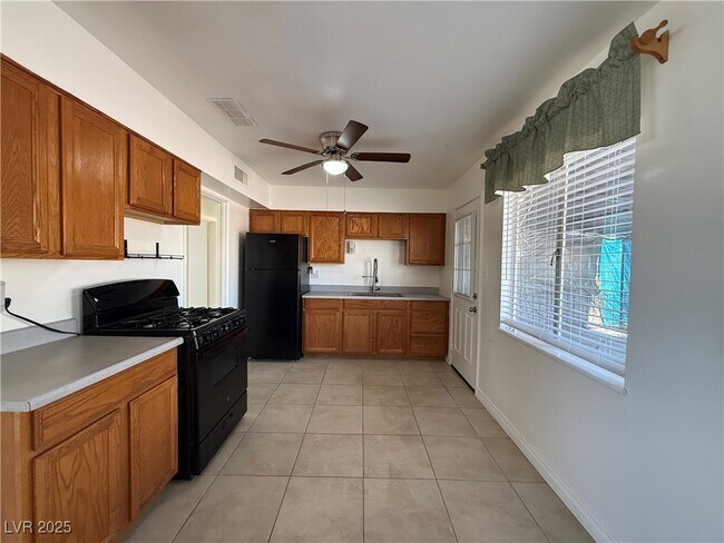 Foto del edificio - 2721 N Webster St