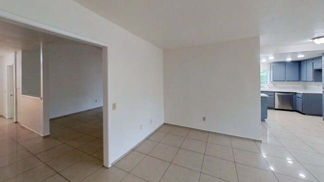 Foto del edificio - 4 Bedroom 2 Bathroom Home Available Now!