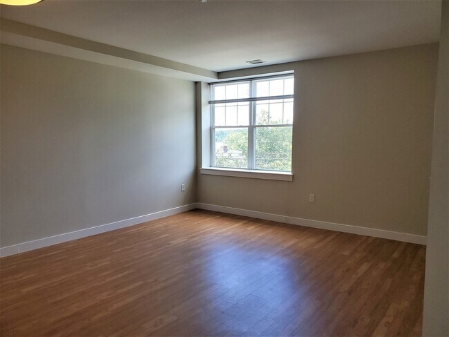 Building Photo - 20 Pond St