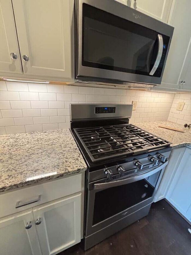 Foto del edificio - 4 bedroom in gated community w/fenced yard!