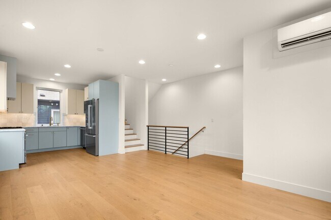 Building Photo - Gorgeous Urban Madrona 3-bedroom home