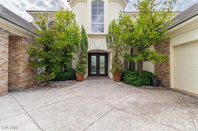 Building Photo - 2104 Redbird Dr