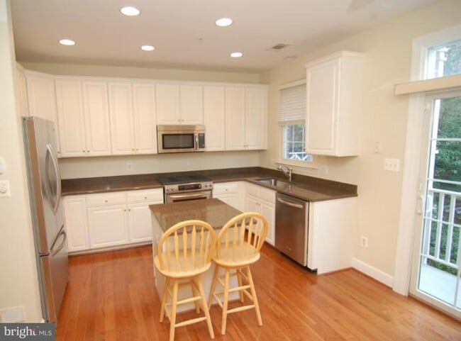 Building Photo - 2404 13th Ct N