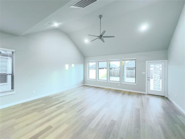 Foto del edificio - 566 Silver Spgs Ln