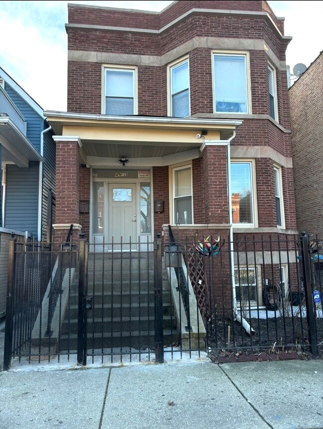 Building Photo - 4913 W Erie St