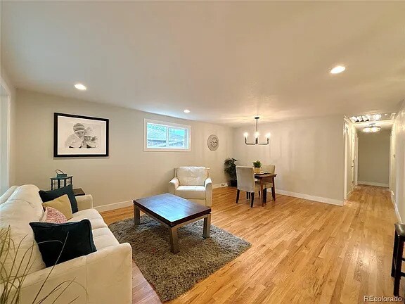 Foto del edificio - 1225 W 7th Avenue Dr