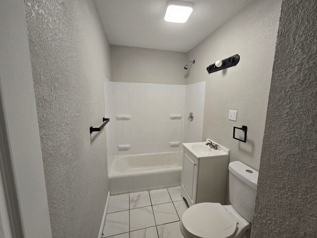 Foto del edificio - Charming 4 bed 1.5 bath