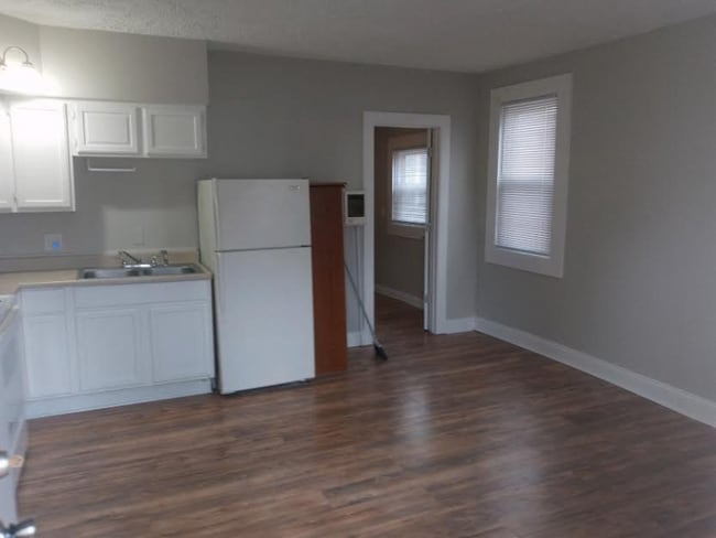 Building Photo - 539 Maple Ave