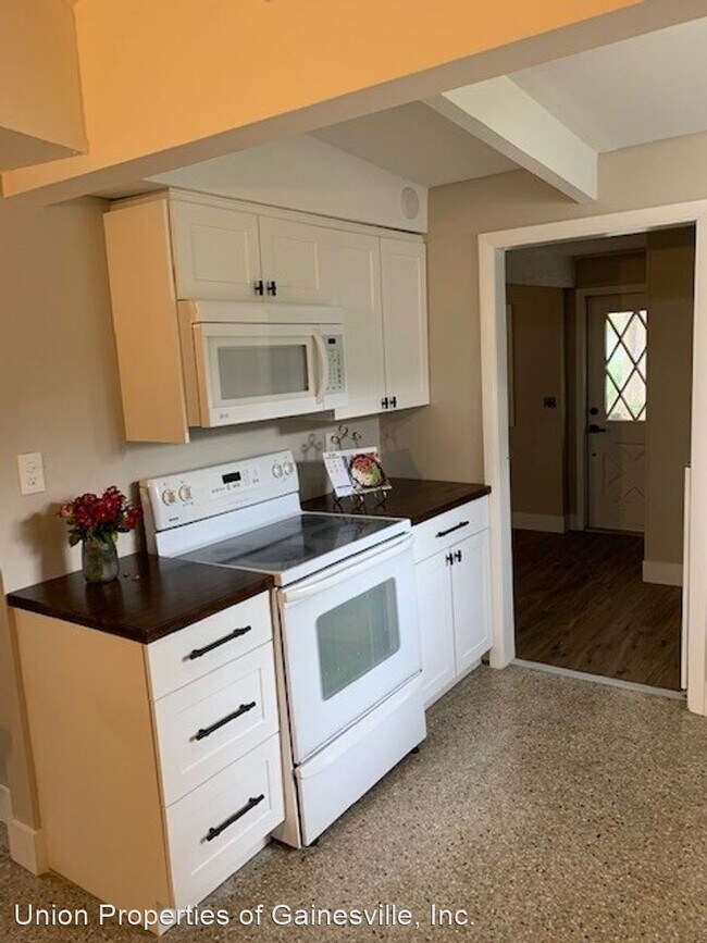 Building Photo - 4 br, 2 bath House - 2933 NE 13th Drive