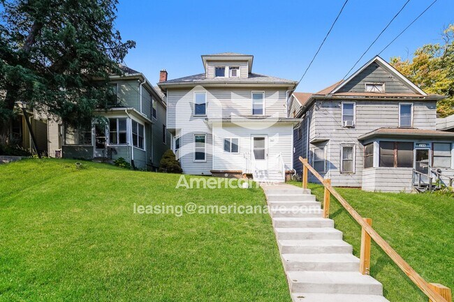 Building Photo - 741 25th St