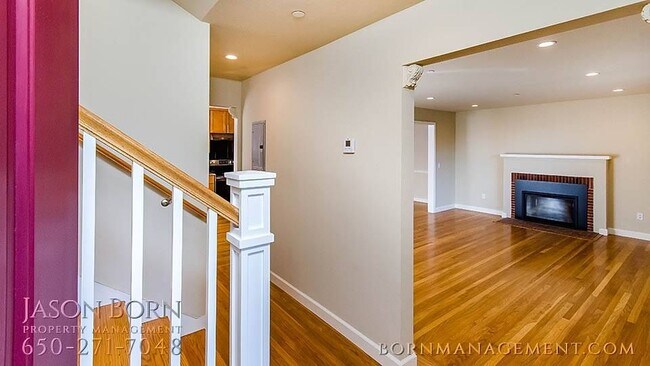 Foto del edificio - 65 Burbank Ave