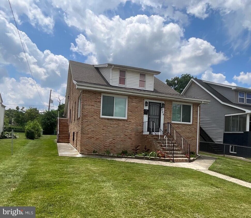 Primary Photo - 4009 Elderon Ave