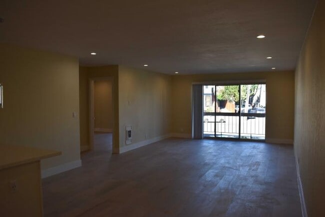 Building Photo - 2 bedroom in Oakland CA 94606