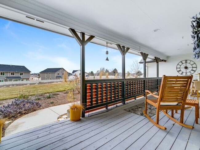 Building Photo - Stunning Home on 1 Acre and RV Parking!