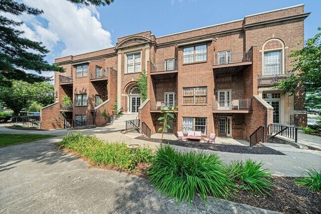 Building Photo - 325 Plantation St