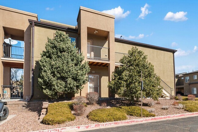Foto del edificio - Immaculate 2 Bed 2 Bath Condo with Pikes Peak Views in D49!!!