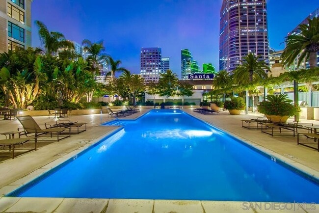 Foto del edificio - 1205 Pacific Hwy